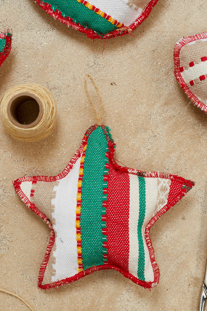Adorno navidad alpujarra rojo beige y verde