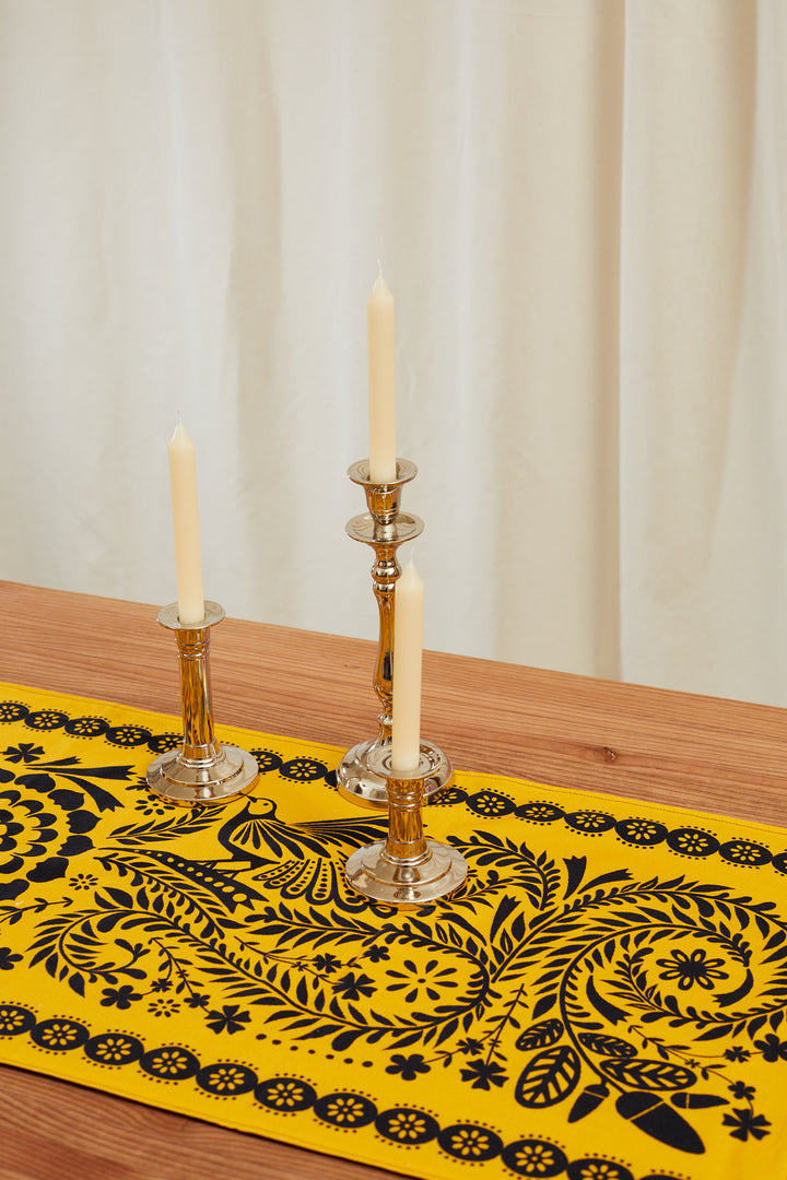 Camino de mesa folklore amarillo