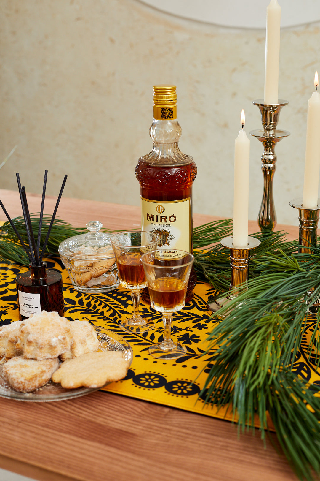 Camino de mesa folklore amarillo