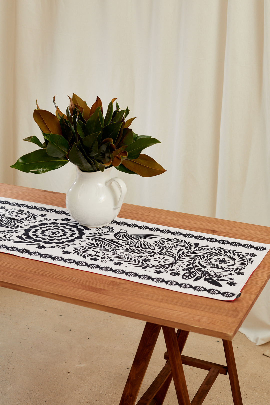 Camino de mesa folklore blanco