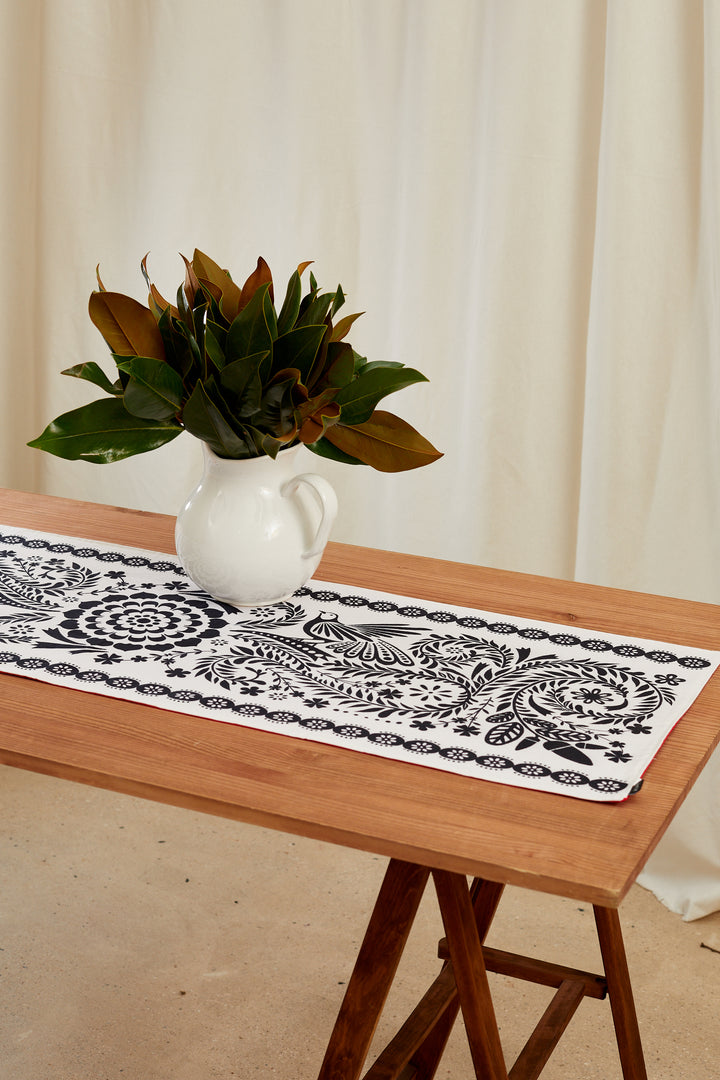 Camino de mesa folklore blanco