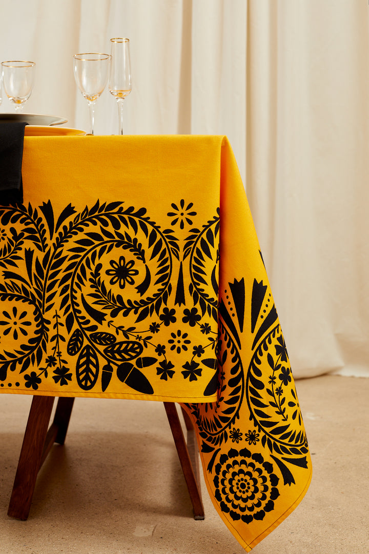 Mantel folklore amarillo