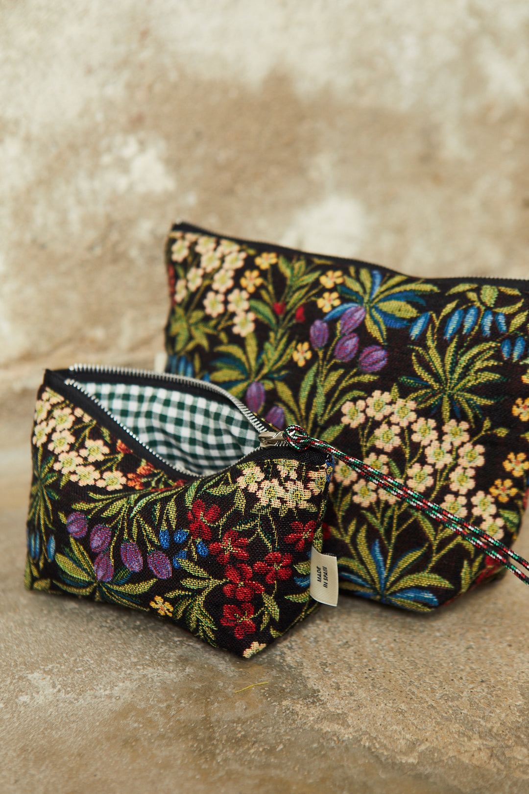 Neceser y estuche tejido jacquard flores margaritas detalle