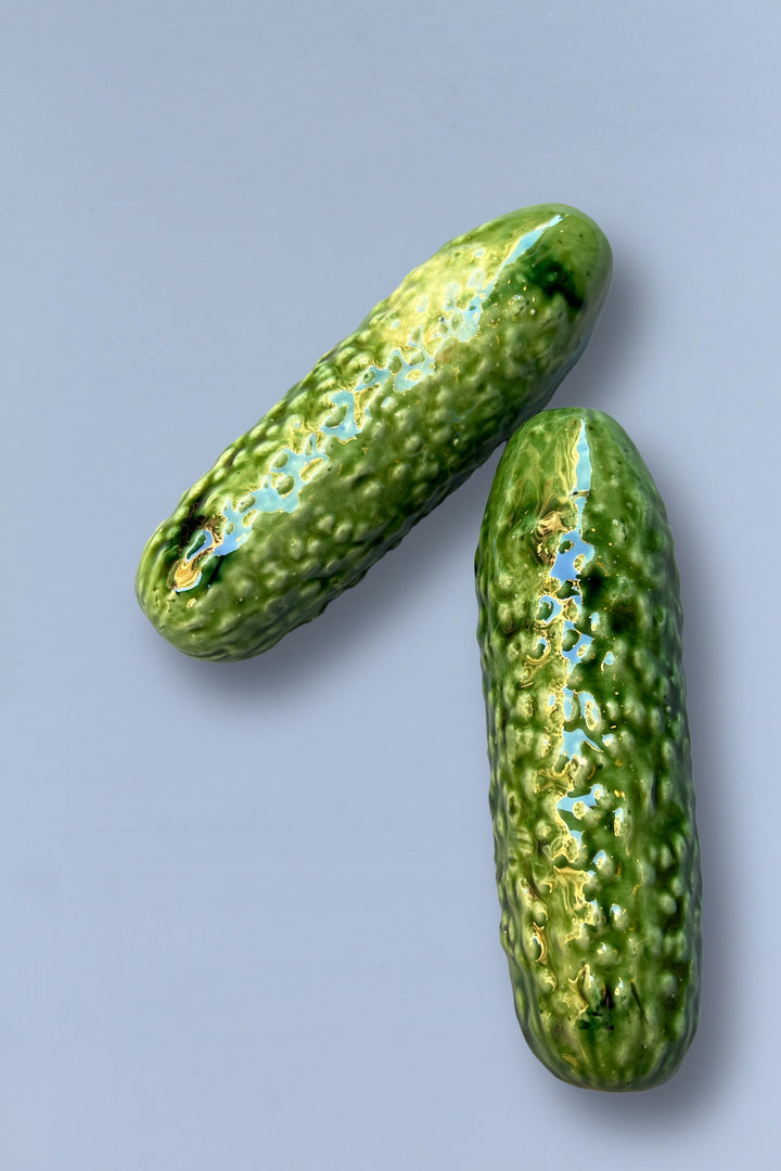 Pepino réplica de cerámica esmaltada