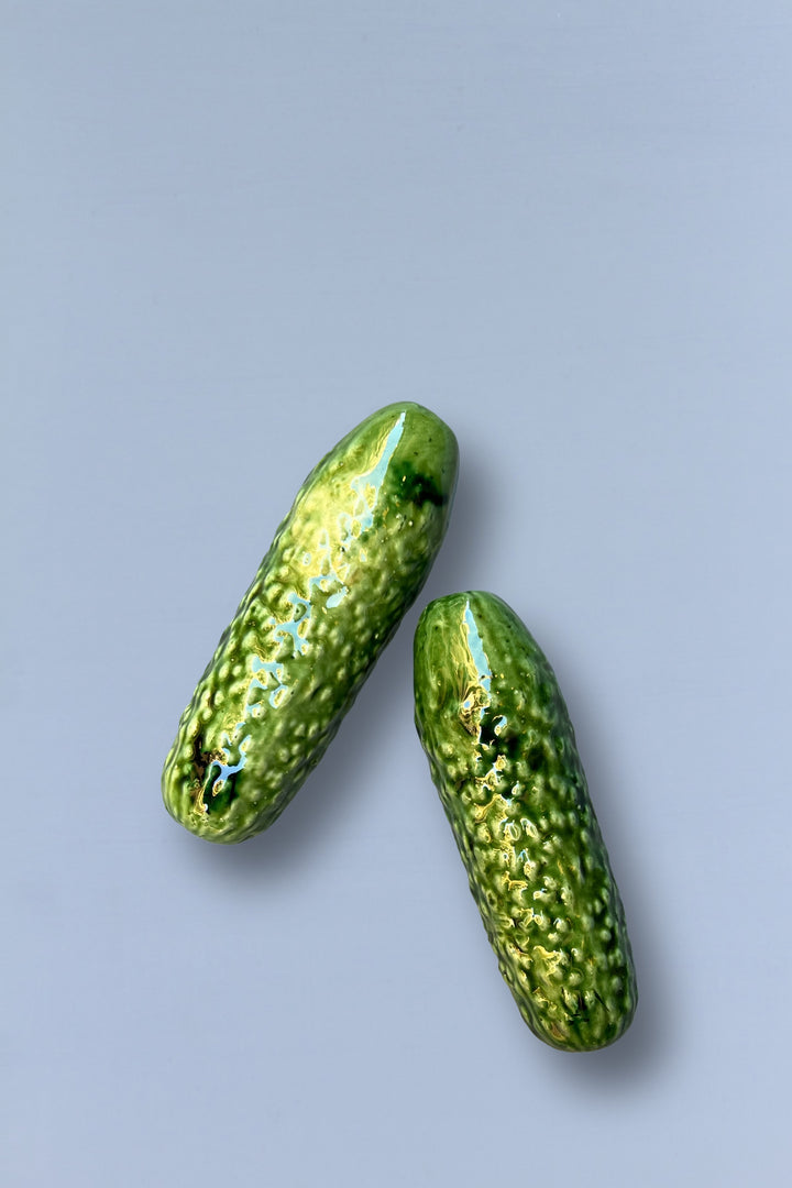 Pepino réplica de cerámica esmaltada