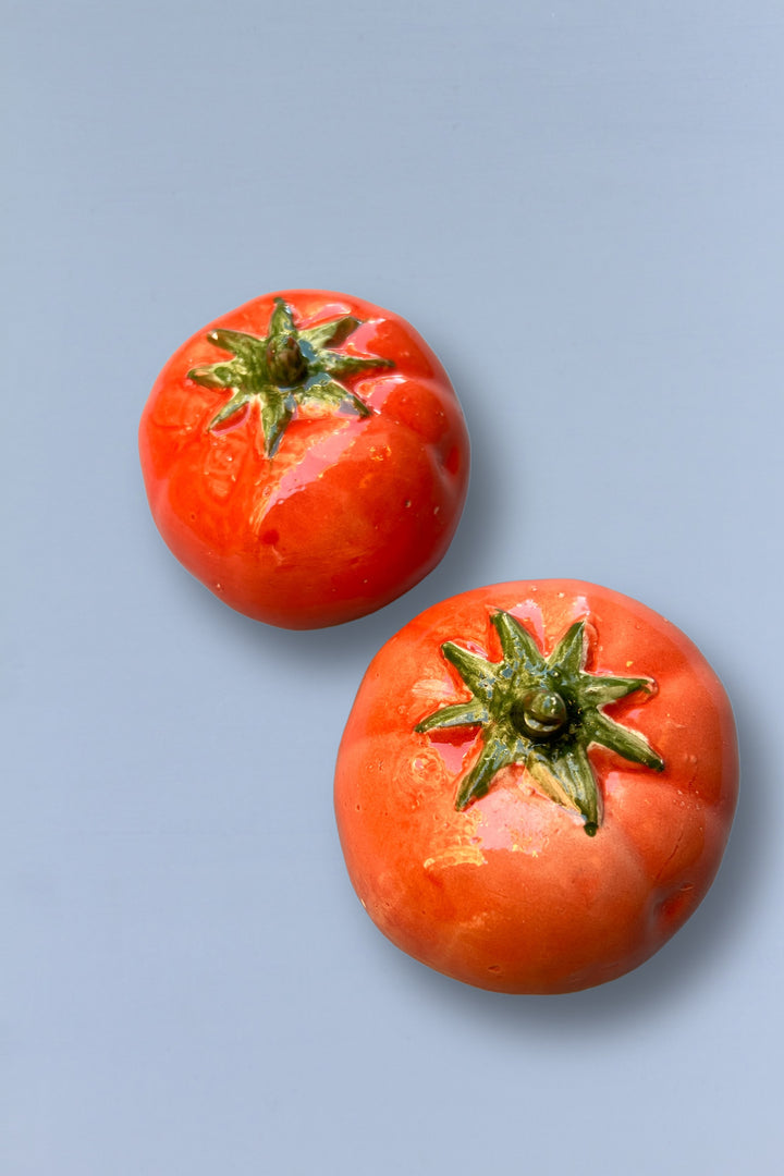 Tomate réplica de cerámica esmaltado detalel cerca