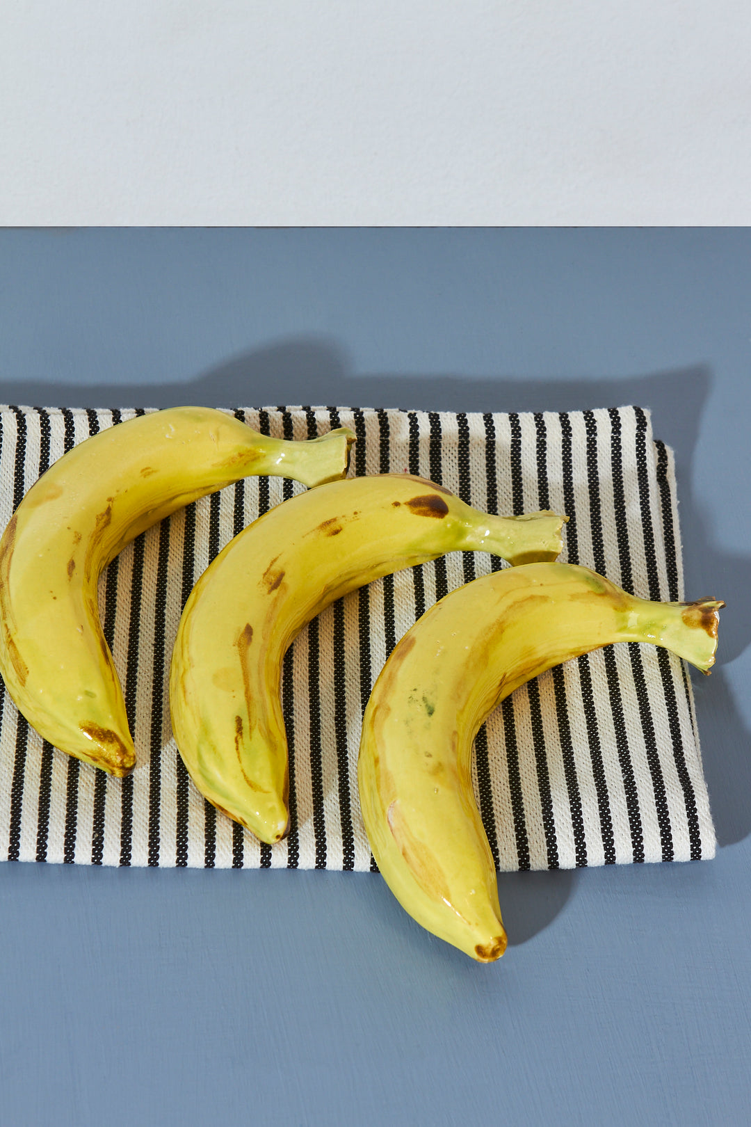 Plátano réplica de cerámica esmaltado superior detalle