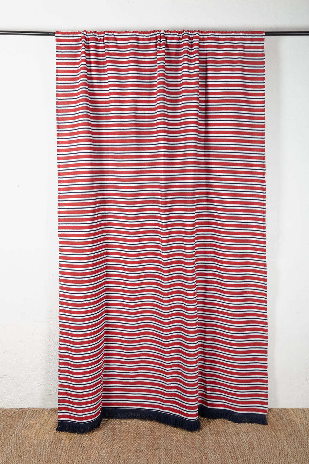 Cortina loneta roja
