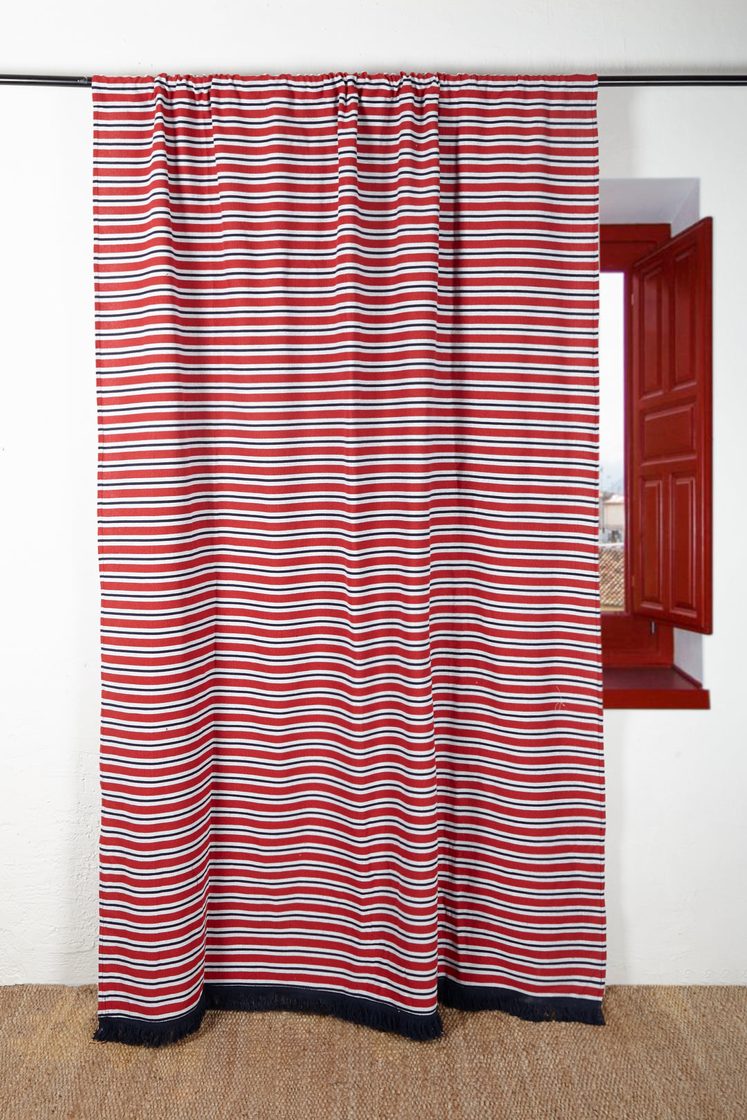 Cortina loneta roja