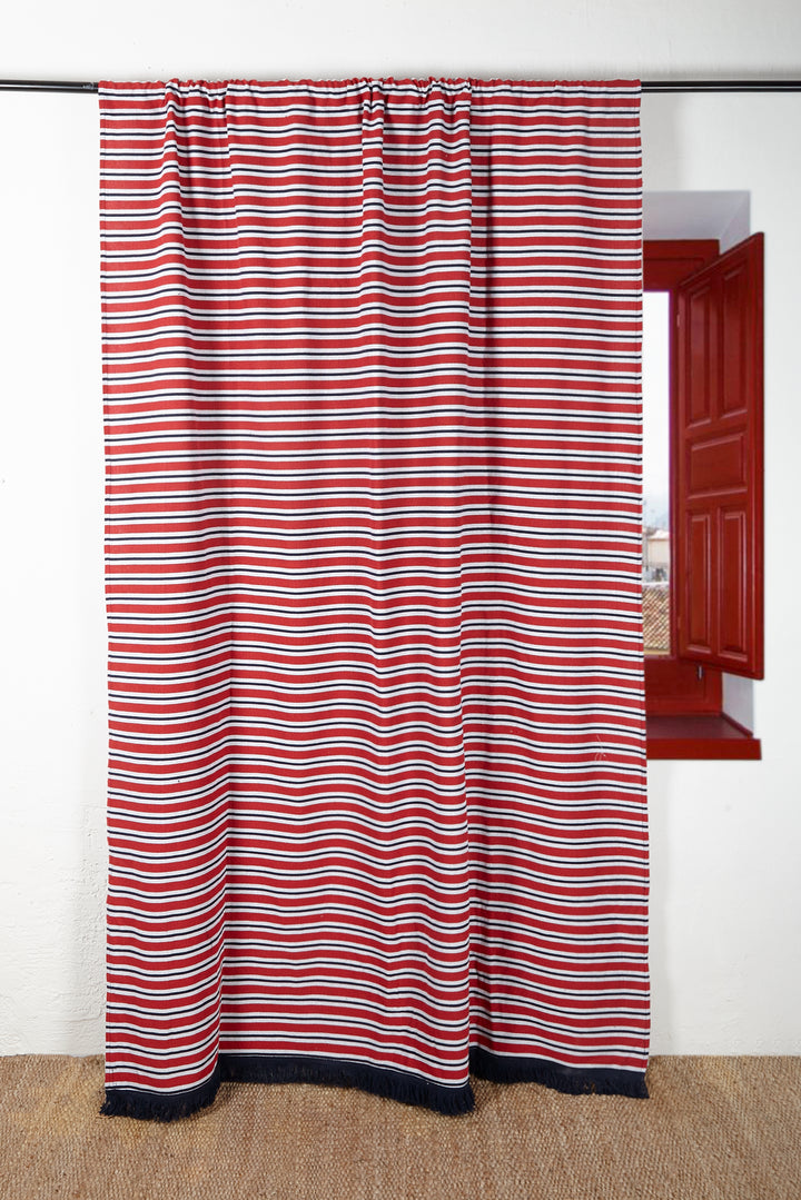 Cortina loneta roja