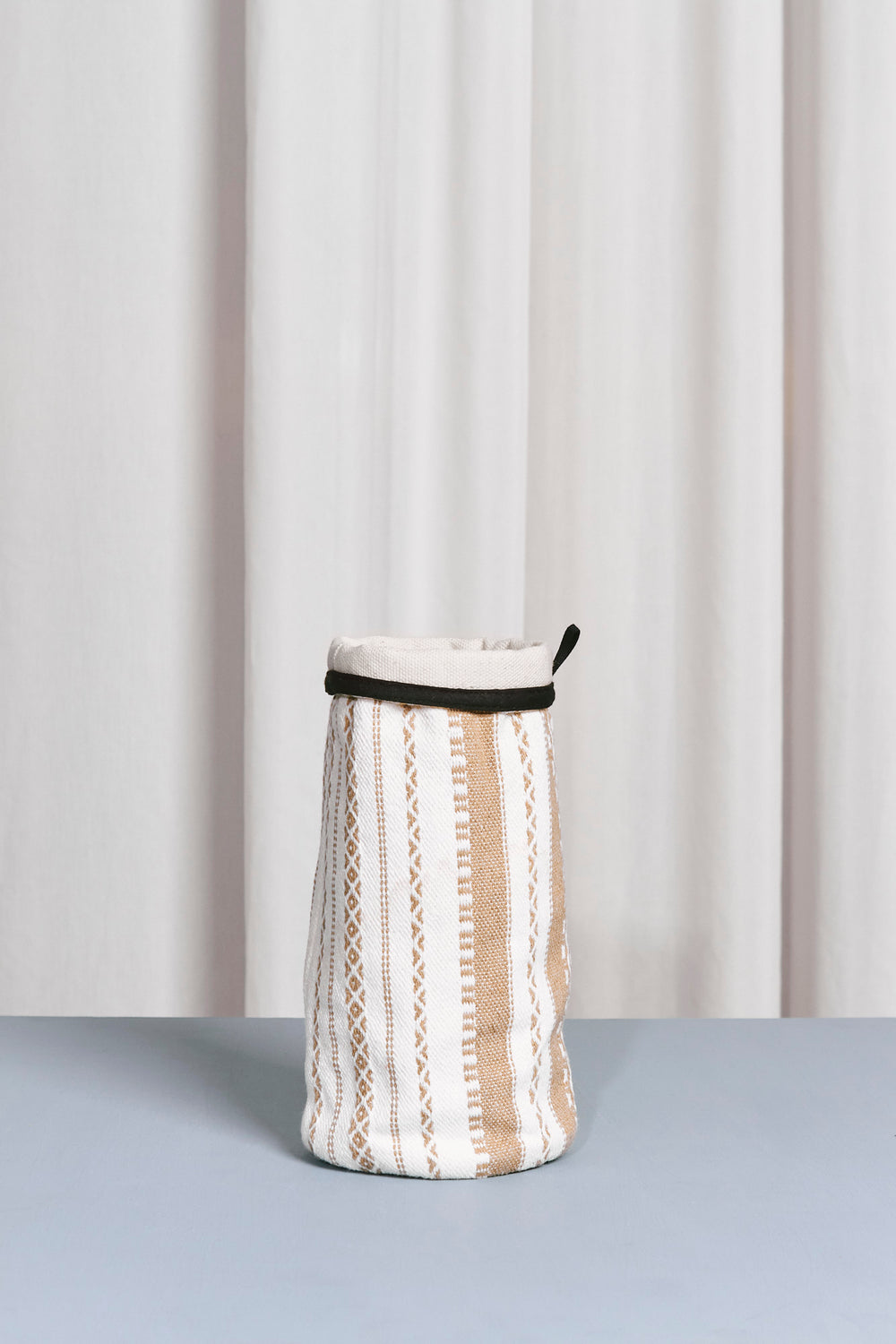 Funda Jarrón M Alpujarra crudo y blanca detalle