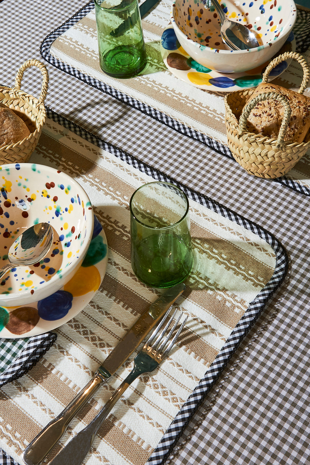 Mantel individual alpujarra crudo puntilla detalle