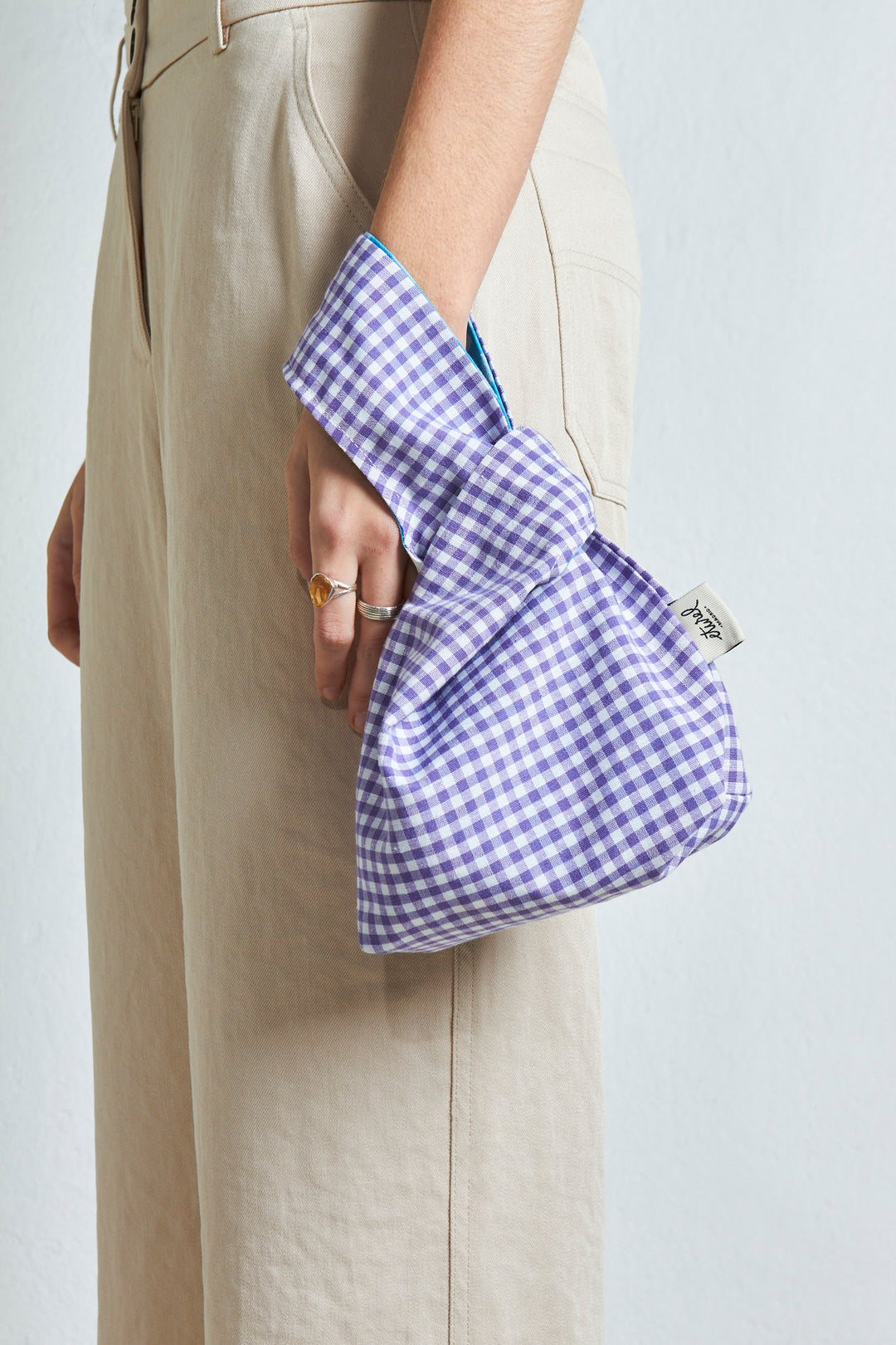 Bolso hatillo mini reversible cuadros vichy malva y azul lateral