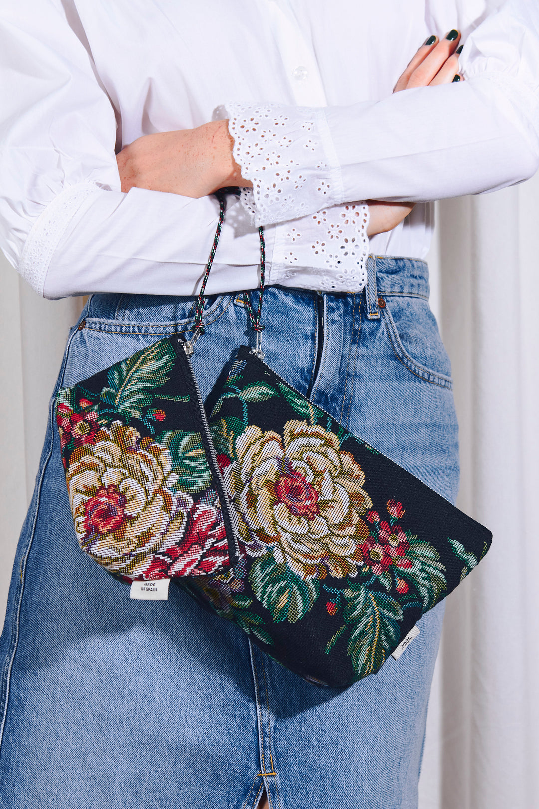 Neceser y estuche tejido jacquard flores negras
