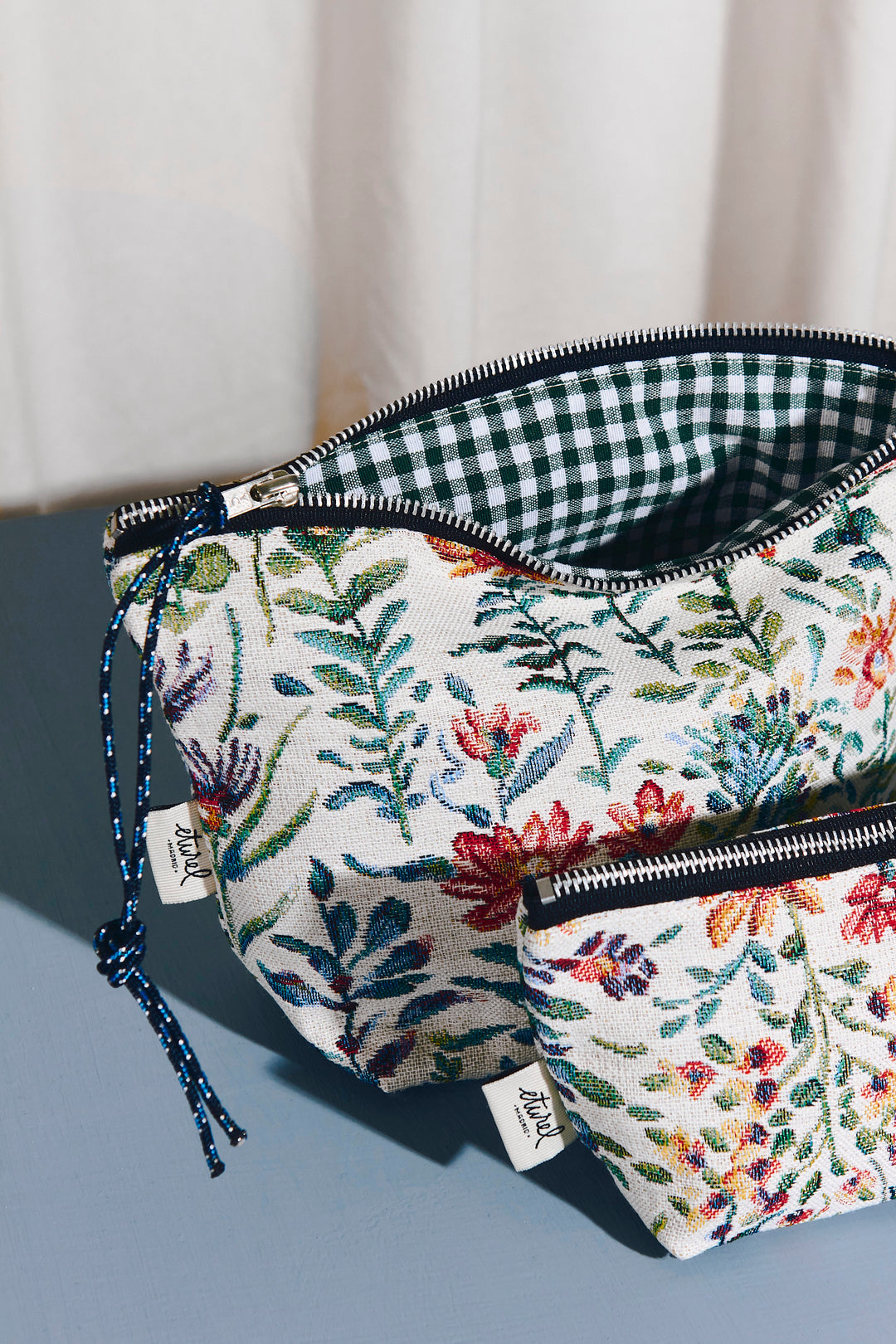Neceser y estuche tejido jacquard flores verde detalle