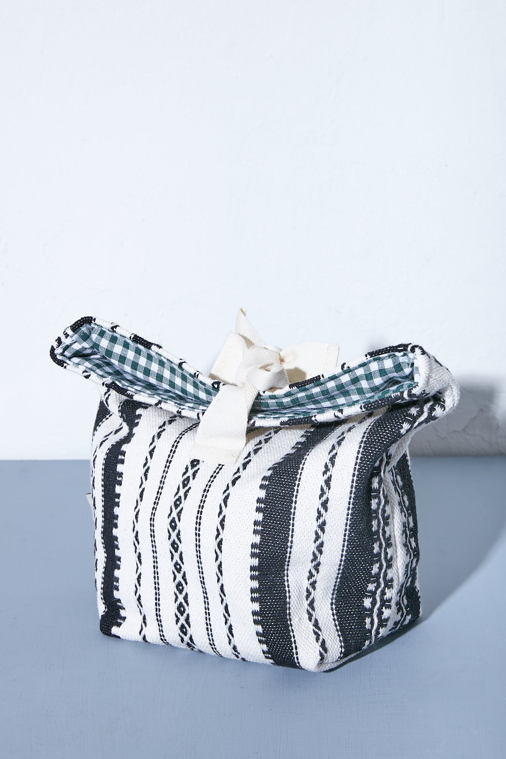 Panera alpujarra blanca y negra detalle