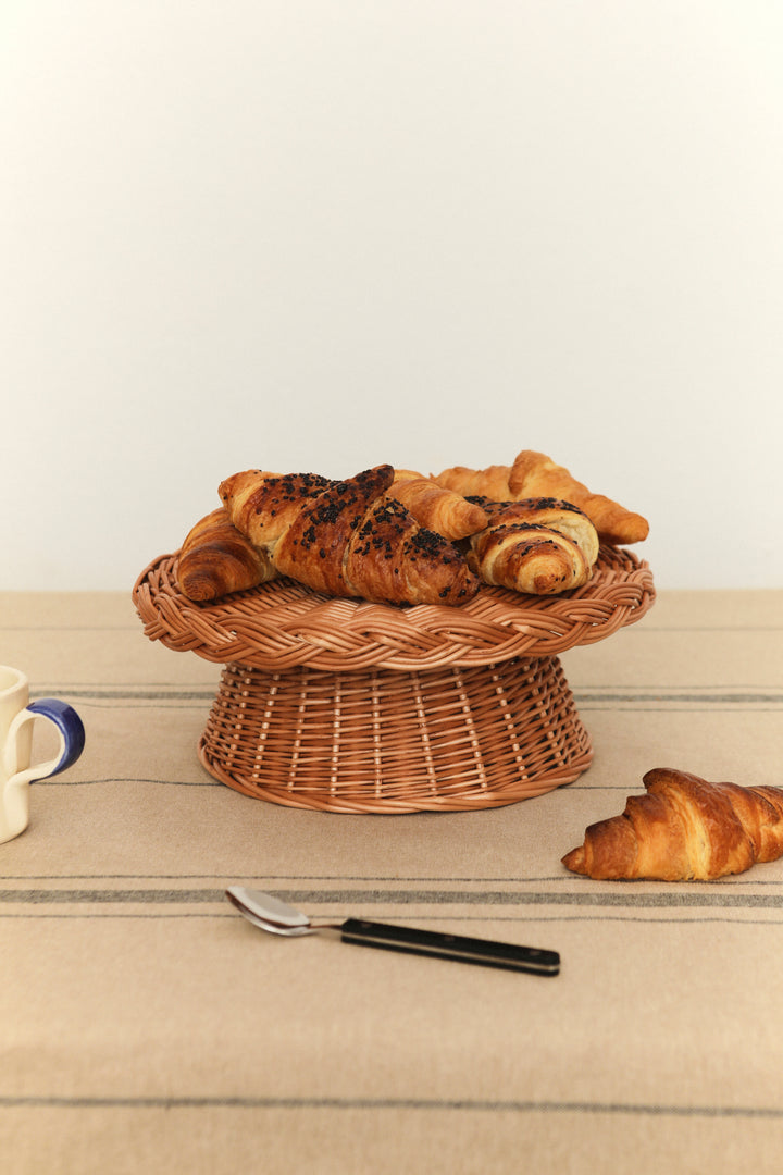 Bandeja pedestal circular mimbre natural