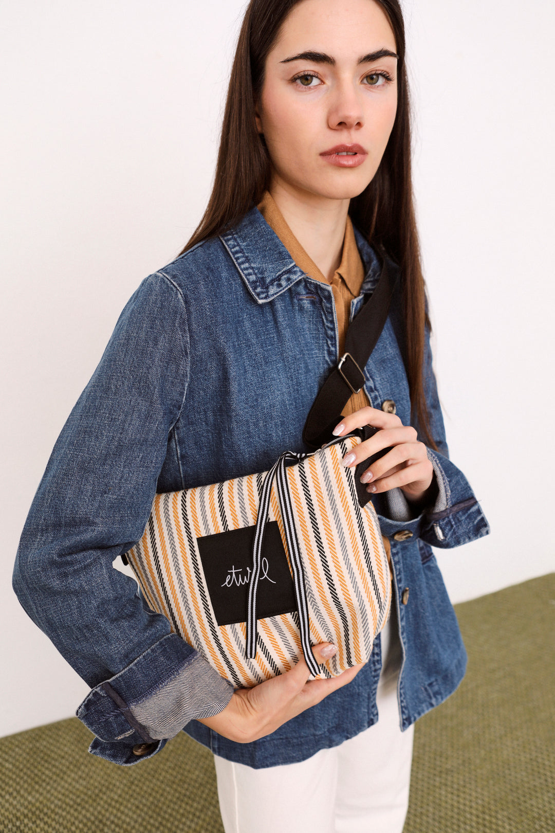 Bolso bandolera sarga de burgos miel