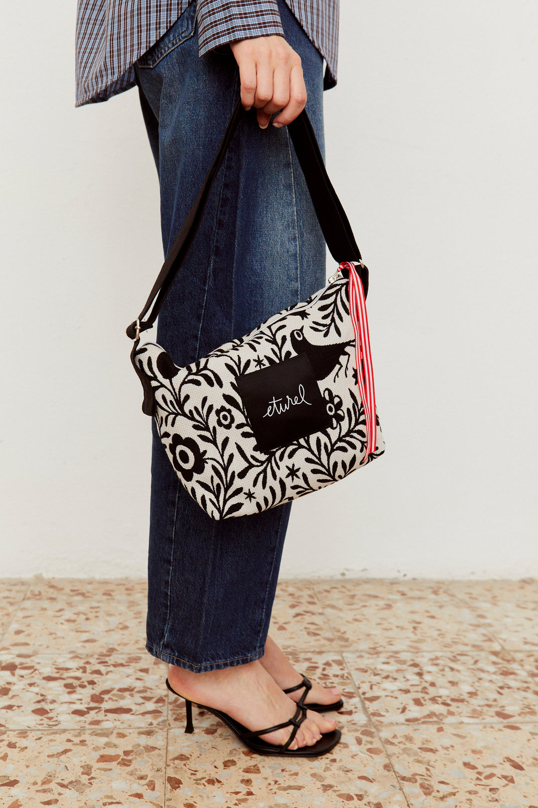 Bolso bandolera jacquard granaíno beige