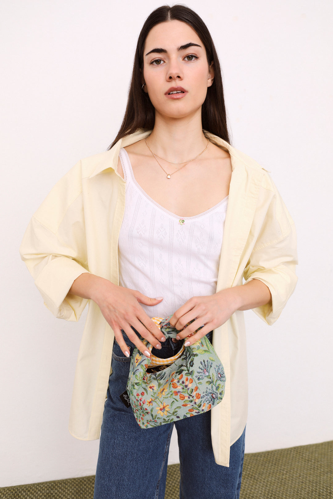 Bolso mano anudado tejido azaleas celestes