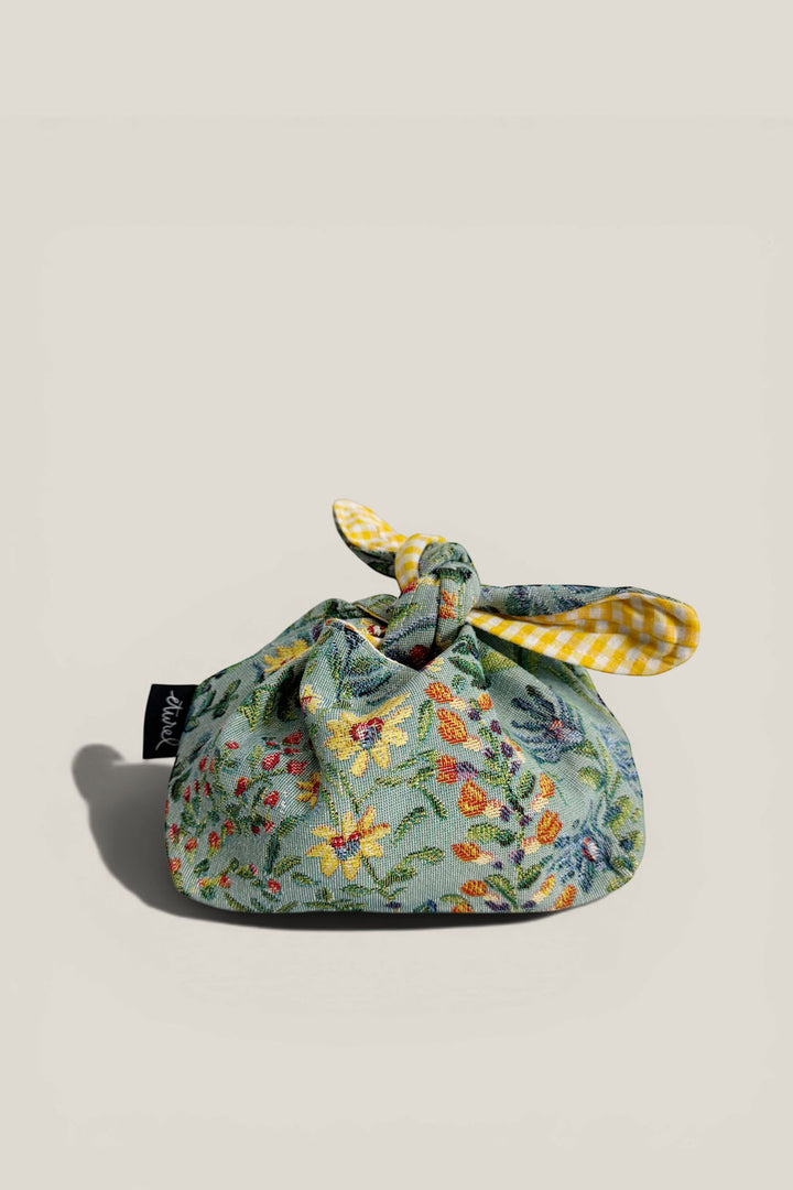 Bolso mano anudado tejido azaleas celestes