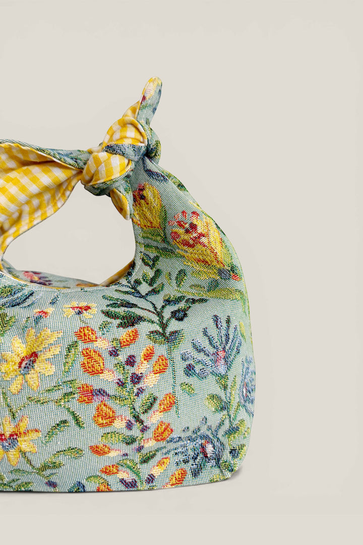 Bolso mano anudado tejido azaleas celestes