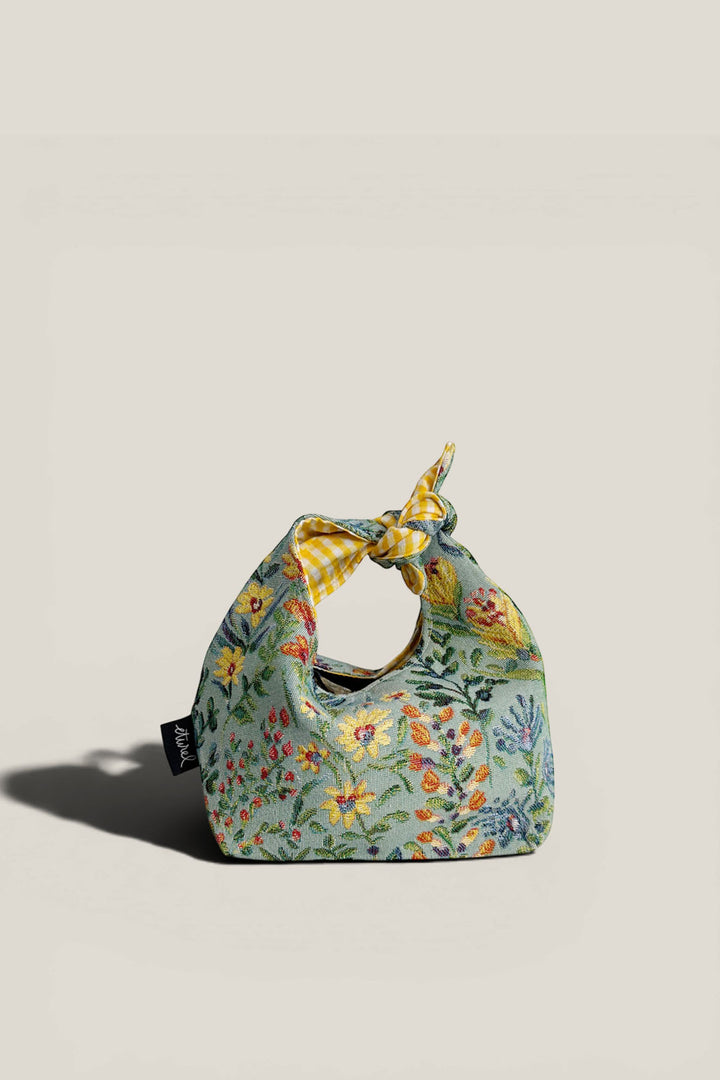 Bolso mano anudado tejido azaleas celestes