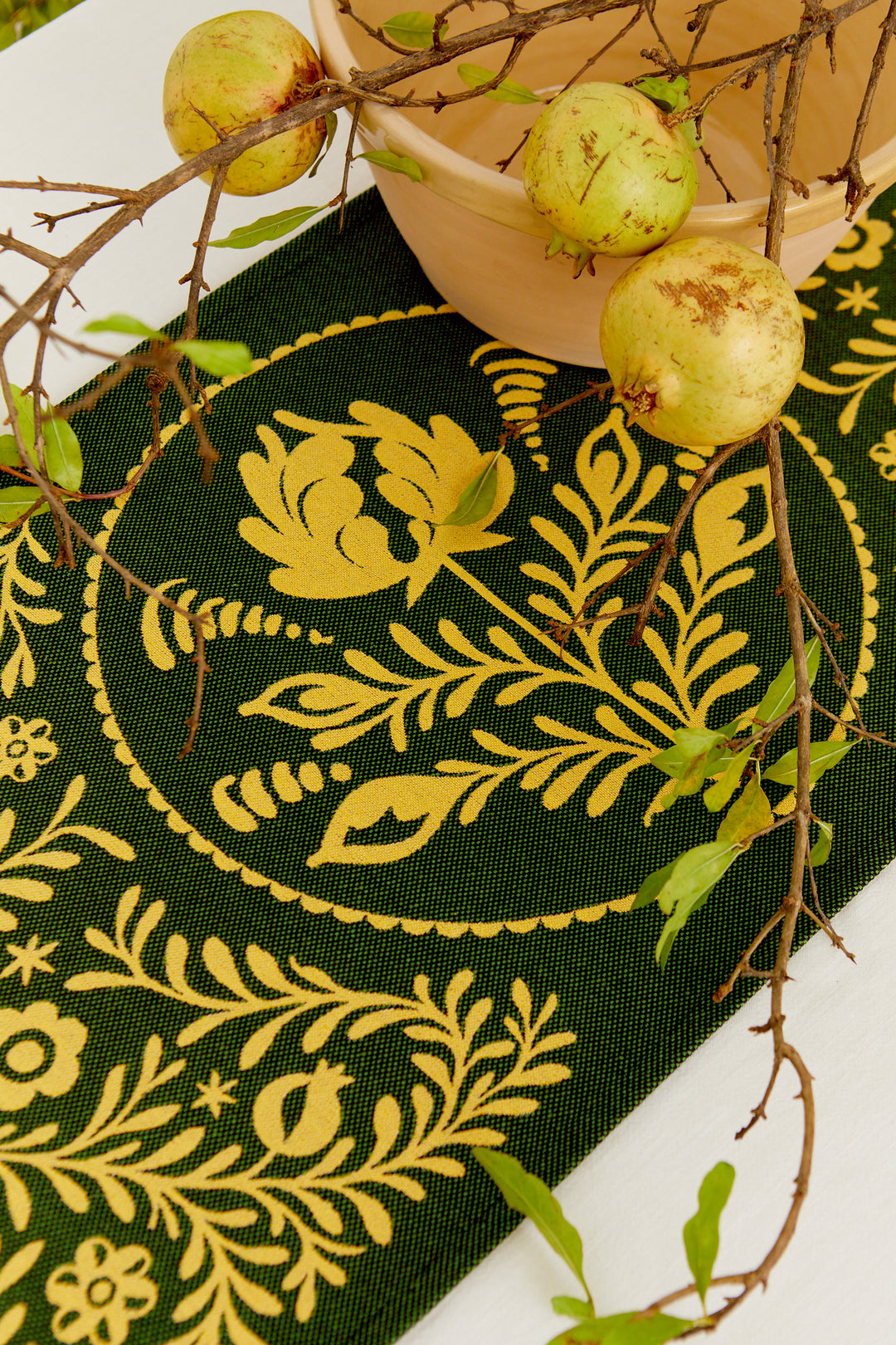Camino de mesa jacquard granaíno amarillo