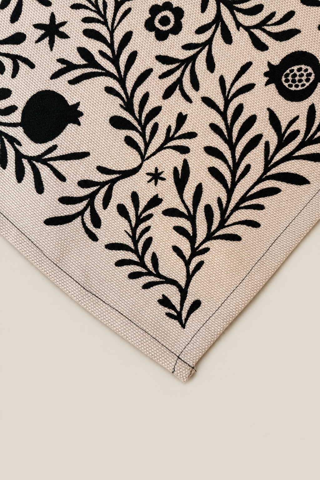 Camino de mesa jacquard granaíno beige