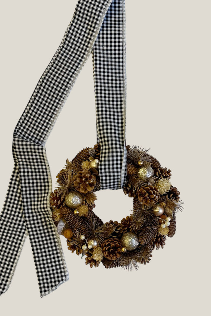 Corona piñas doradas