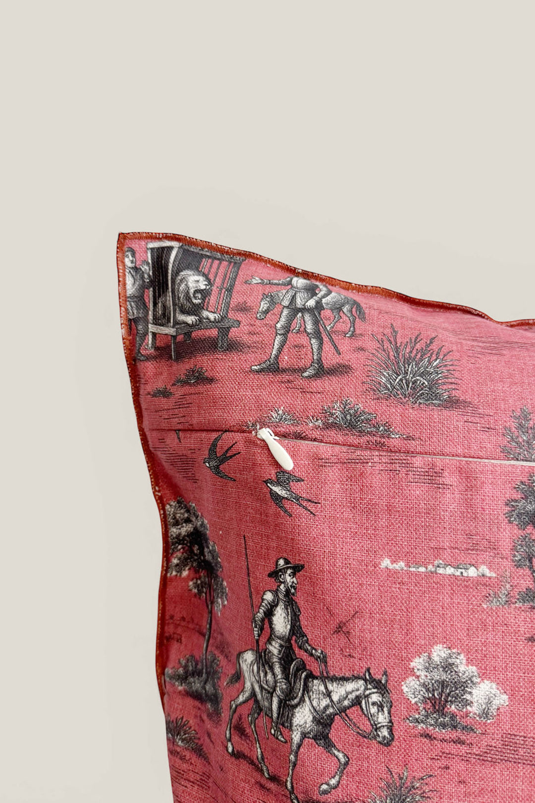 Funda cojín quijote rojo