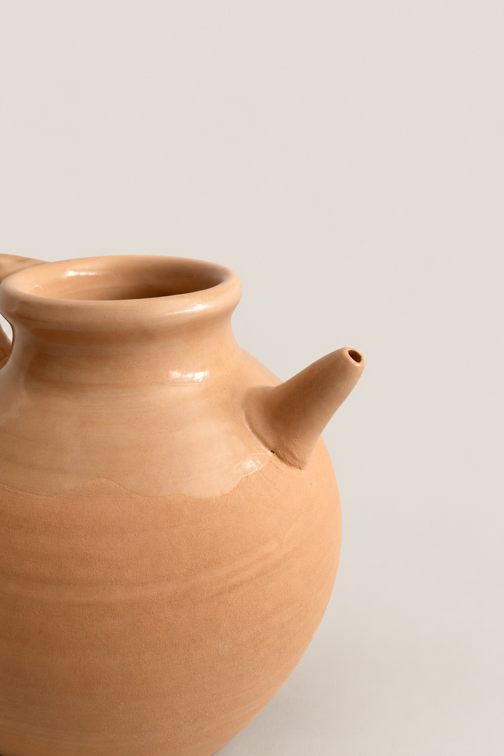 Búcaro de barro con pico Piedad