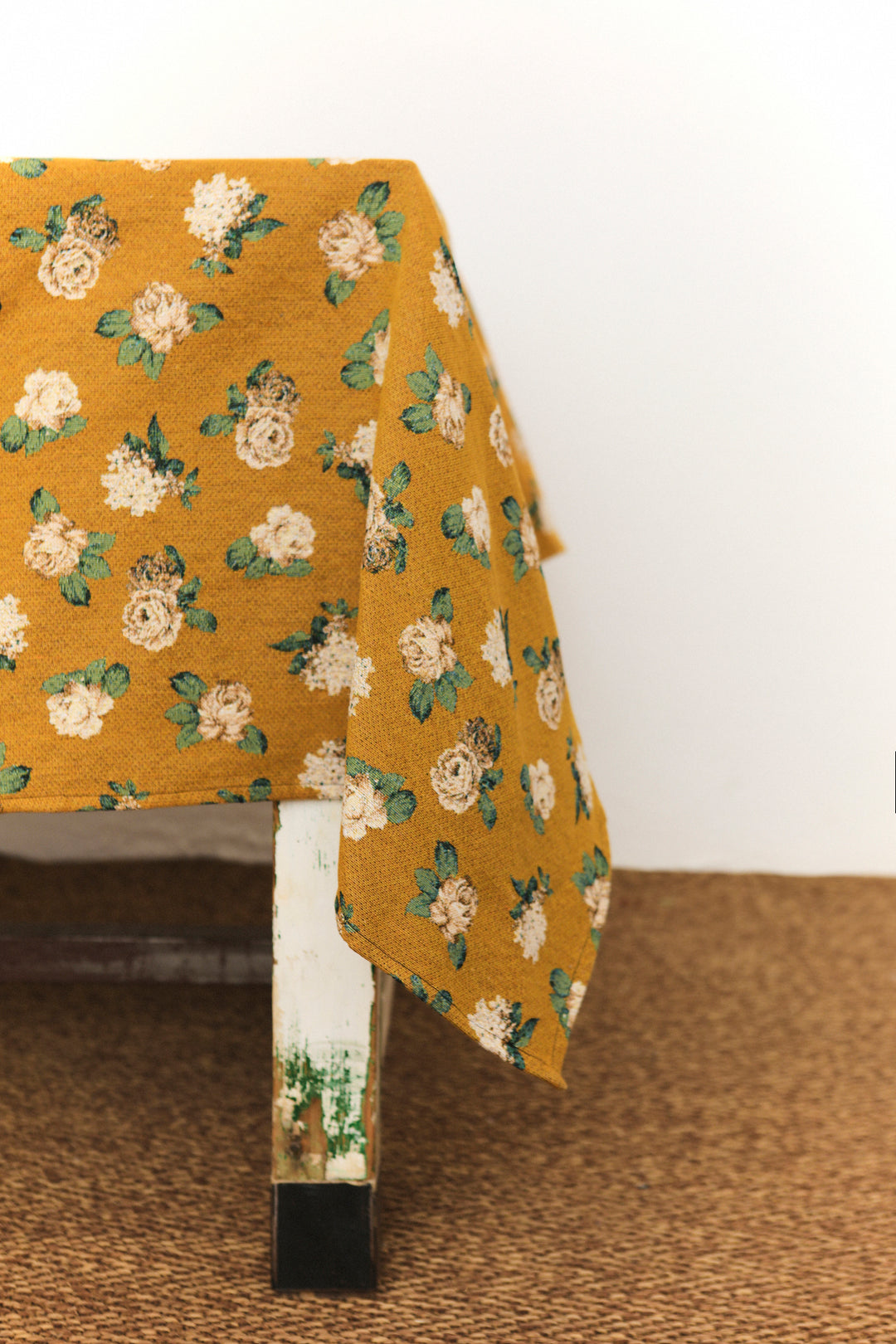 Mantel  tejido jacquard flores rosas