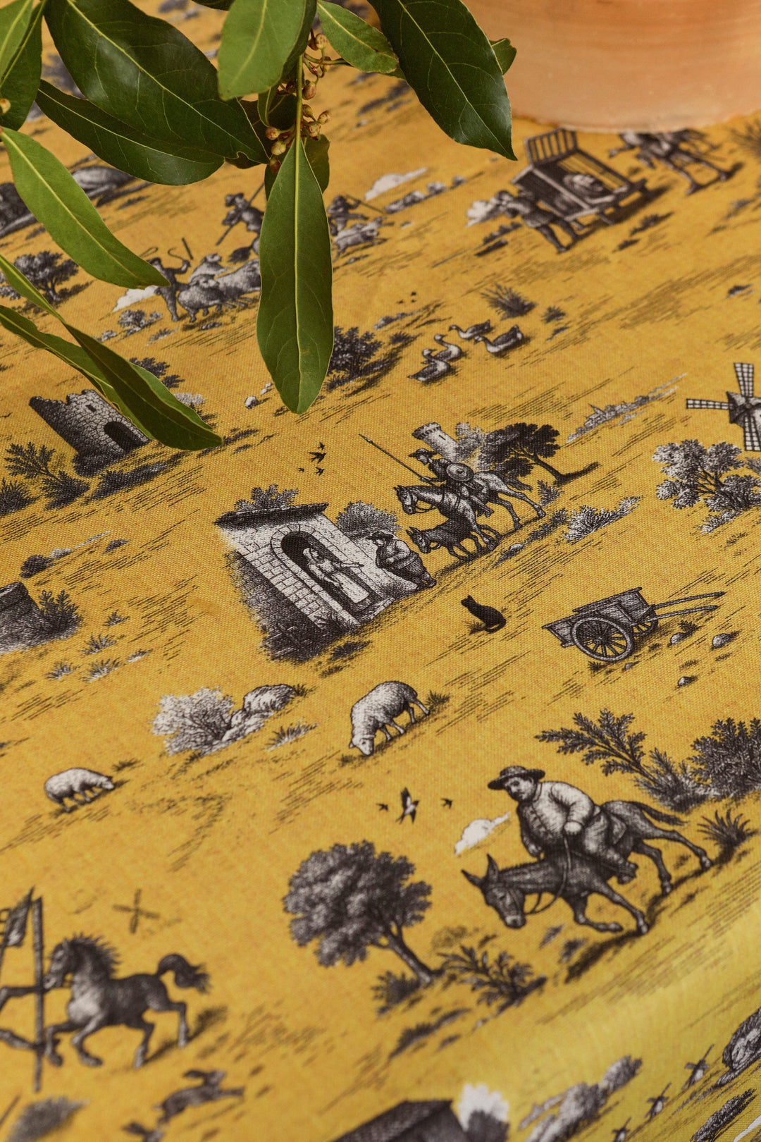 Mantel quijote amarillo