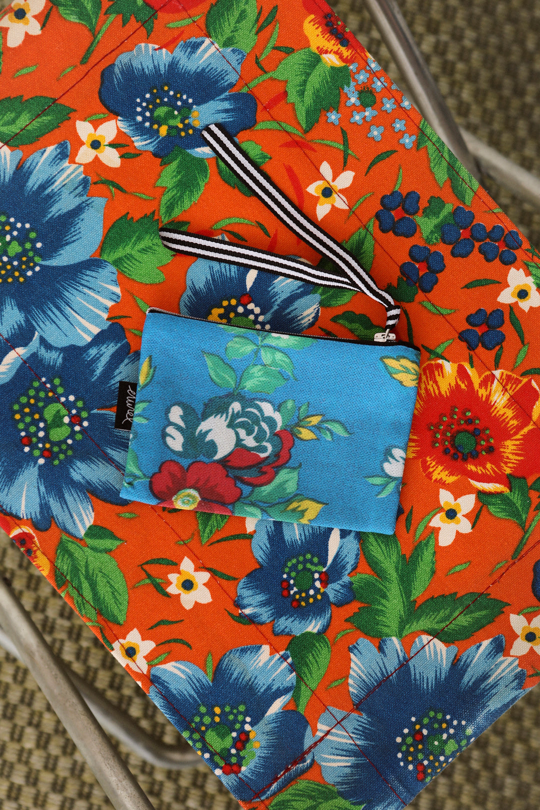 Monedero lona camping flores azul
