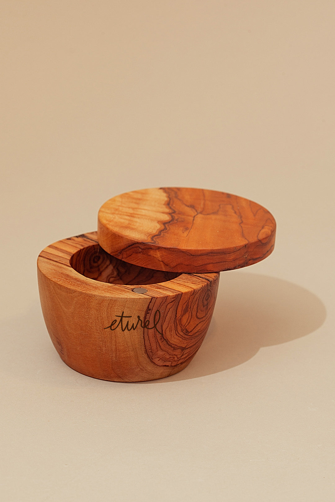 Salero con tapa iman de madera de olivo