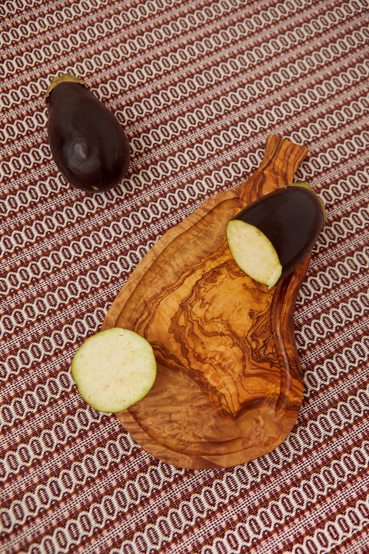 Tabla de madera de olivo irregular con mango mediana