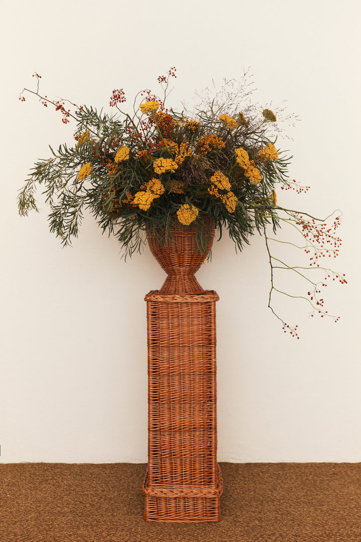 Pedestal cuadrado de mimbre natural
