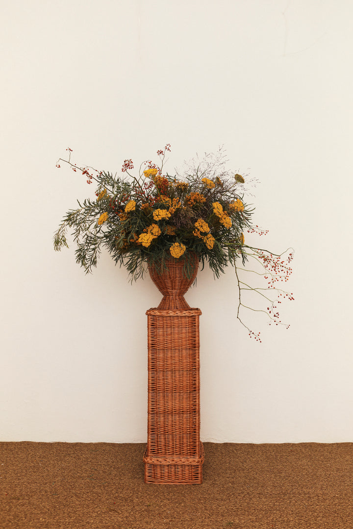 Pedestal cuadrado de mimbre natural