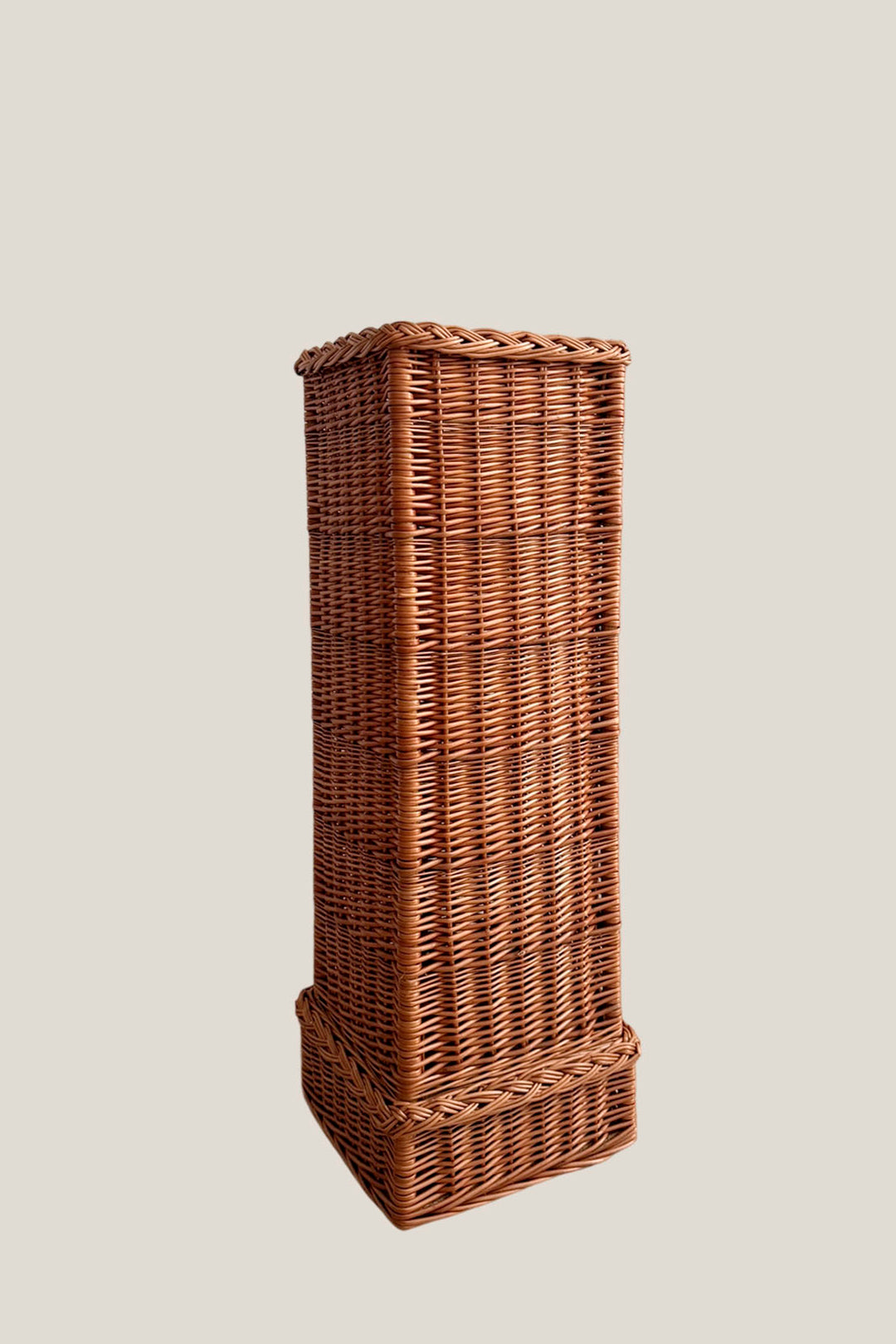 Pedestal cuadrado de mimbre natural