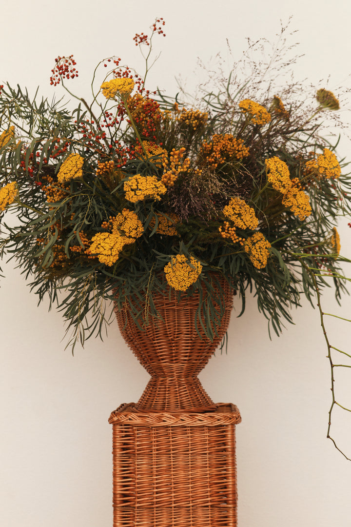 Pedestal cuadrado de mimbre natural