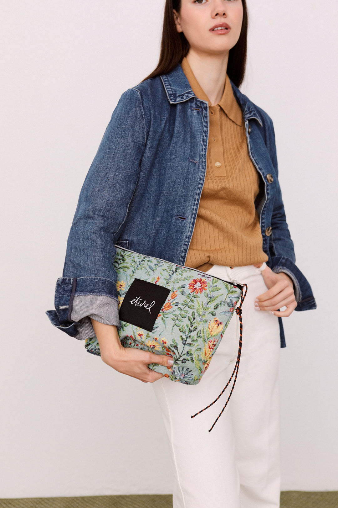 Pouch tejido jacquard azaleas celeste