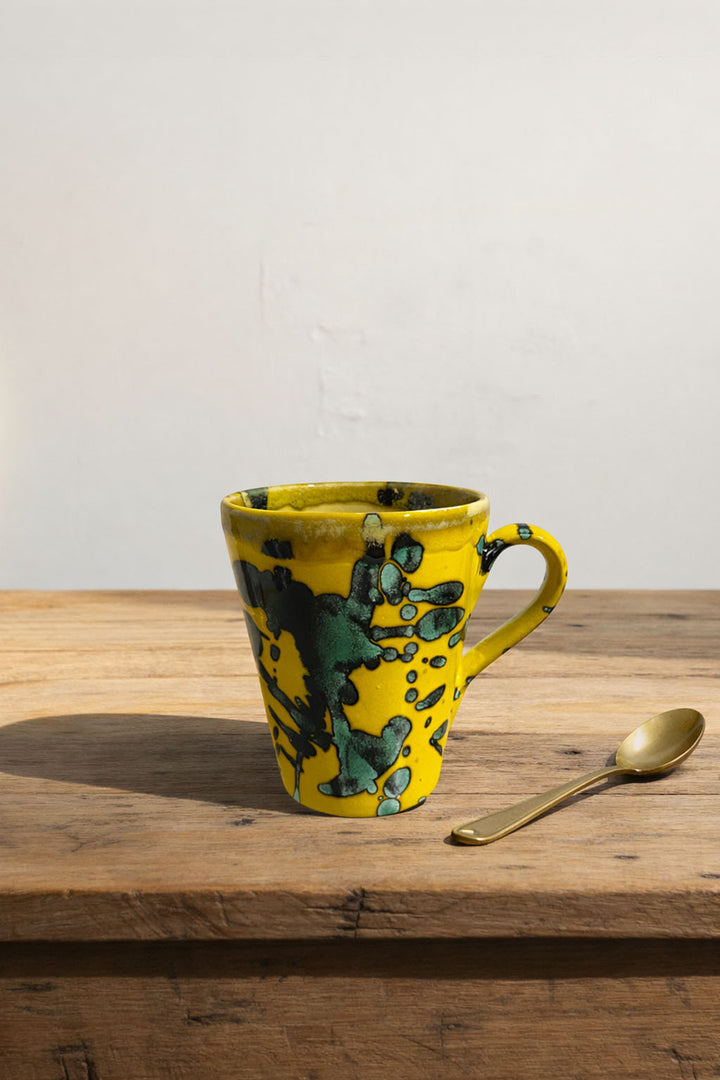 Taza salpicado amarillo