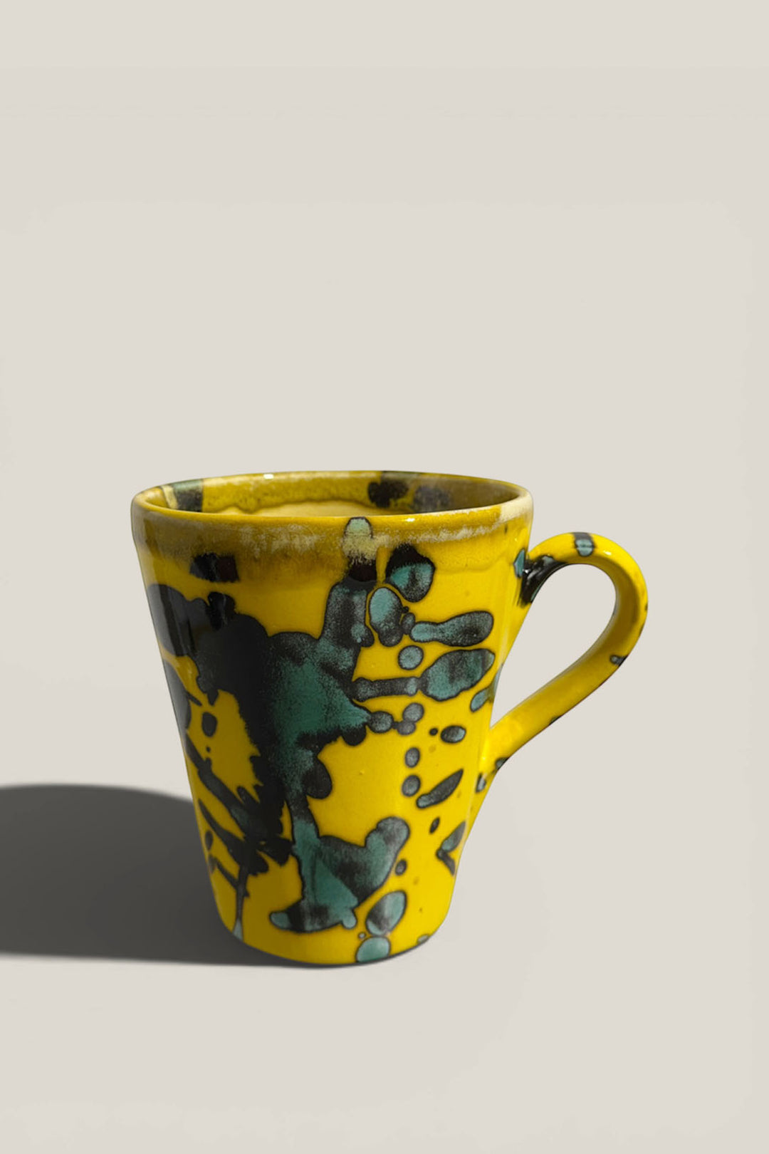 Taza salpicado amarillo
