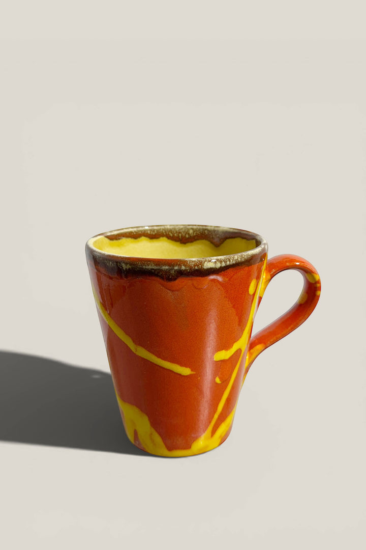 Taza salpicado rojo