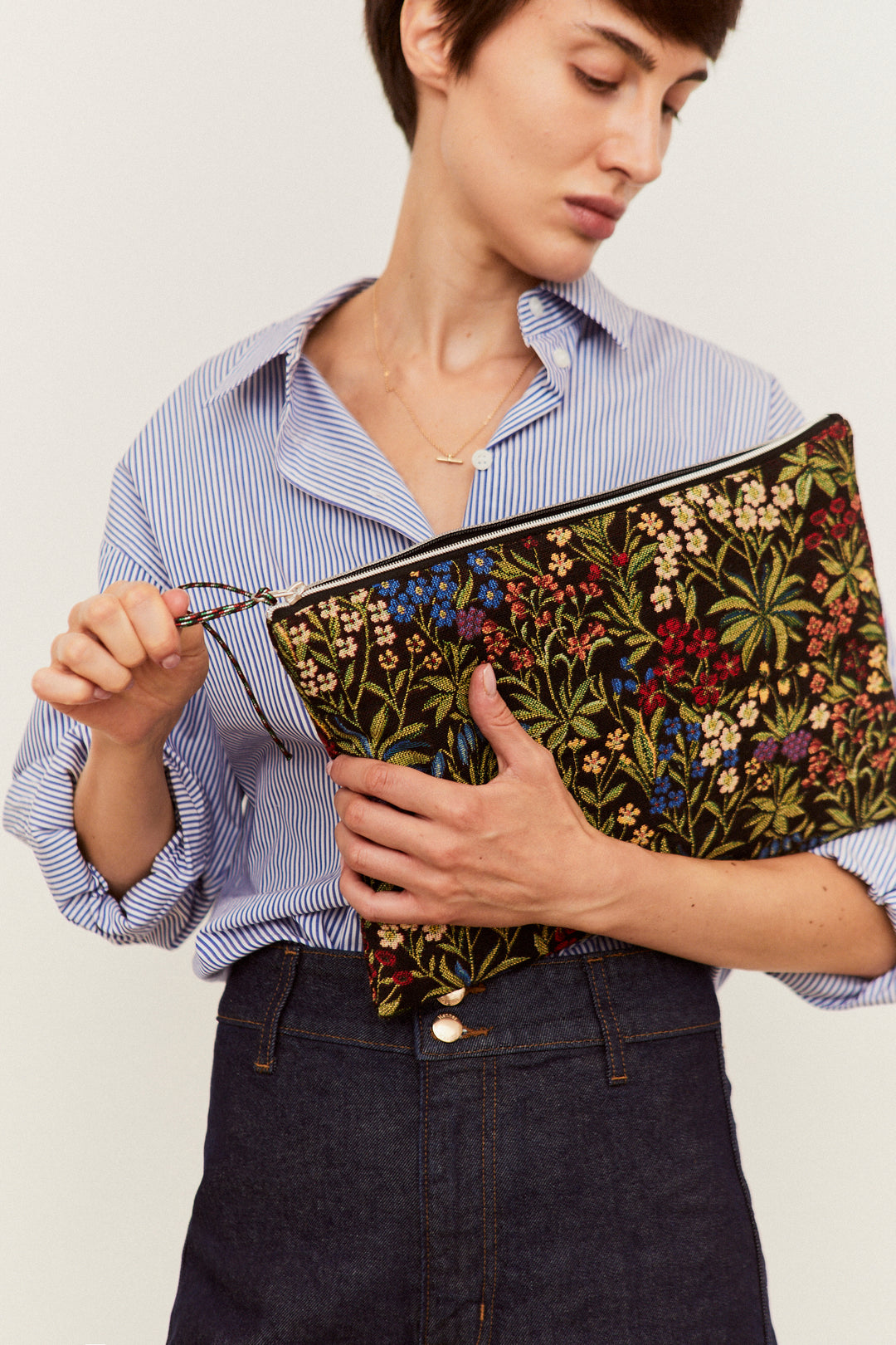 Funda de ordenador tejido jacquard flores margaritas