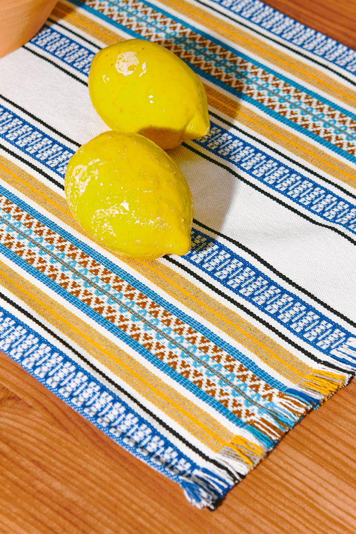 Camino de mesa tejido morellano azul y amarillo detalle
