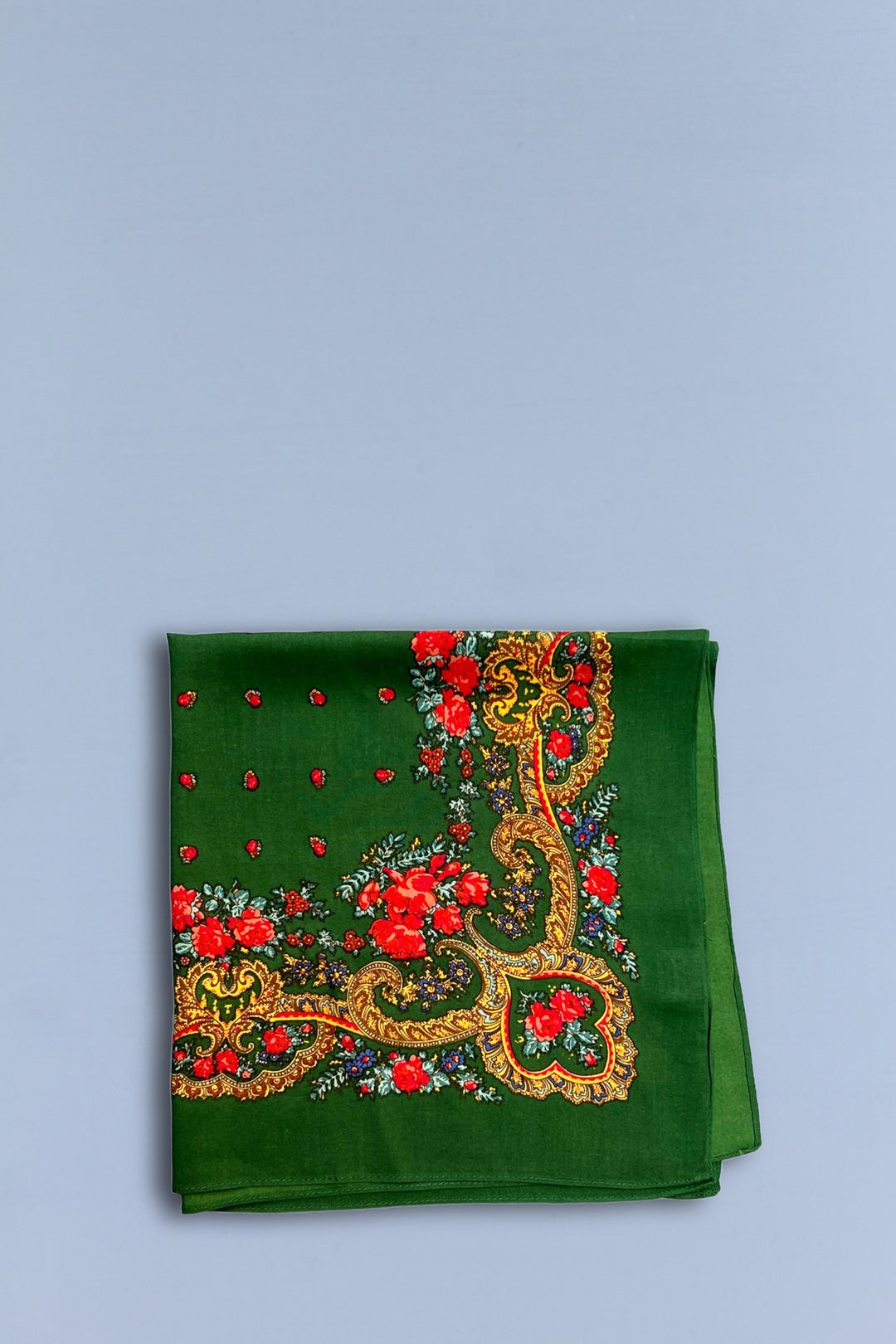 Pañuelo portugués verde pequeño detalle doblado